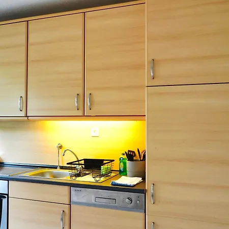 Appartamento Erholsames Wohnen Fuer 6 Personen-3 Schlafzimmer-Parkplatz-Waschmaschine-Garten *
