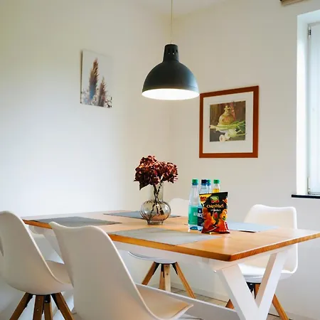 Appartamento Erholsames Wohnen Fuer 6 Personen-3 Schlafzimmer-Parkplatz-Waschmaschine-Garten *